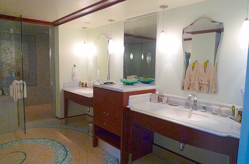Aulani Vice Presidential Suite bath image