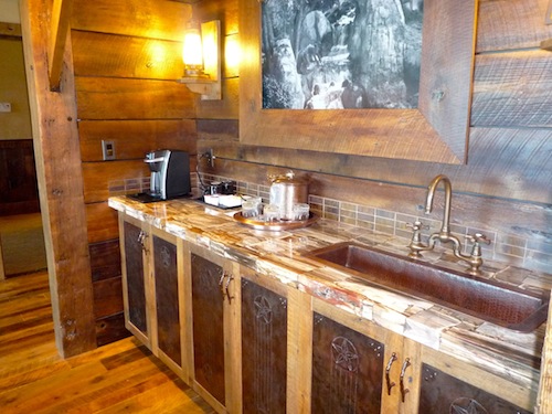 Big Thunder Suite Wet Bar