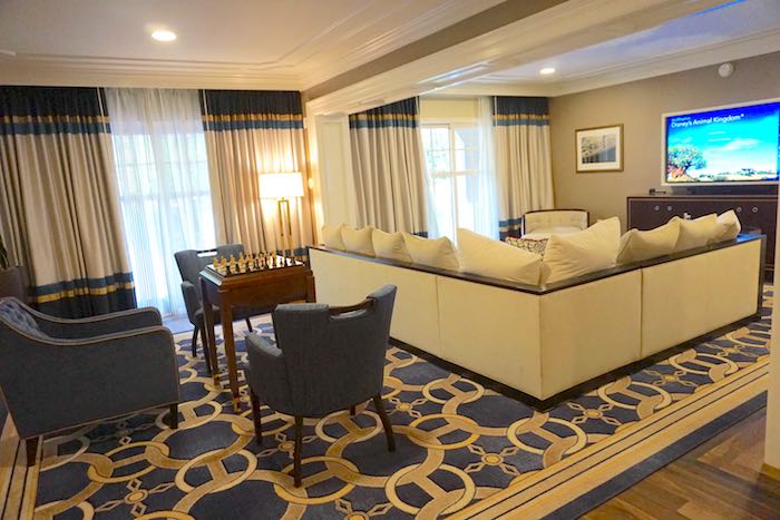 Disney's Yacht Club Captain's Deck Suite living room image