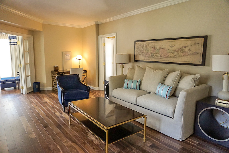 Disney's Yacht Club Turret Two-Bedroom Suite livingroom image