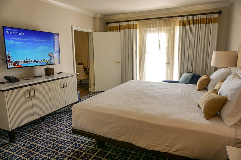 Disney's Yacht Club Turret Two-Bedroom Suite master bedroom image