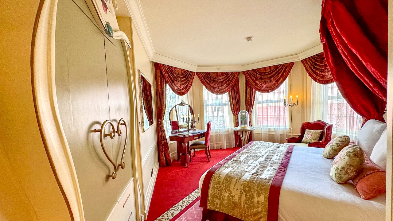 Disneyland Hotel Paris Beauty and the Beast Signature Suite