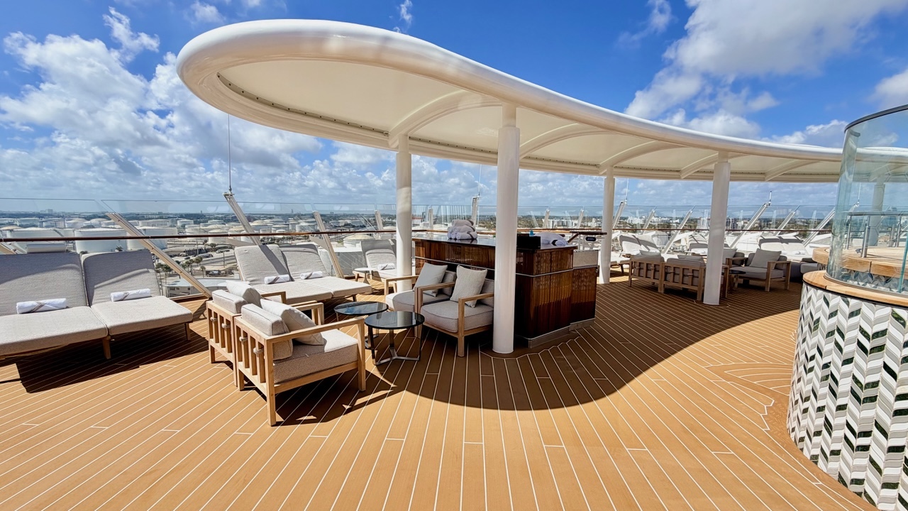 Disney Destiny Sundeck